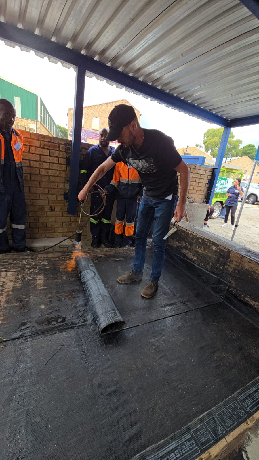 Read more about the article Torch-On Waterproofing: The Ultimate Flat Roof Protection Solution.